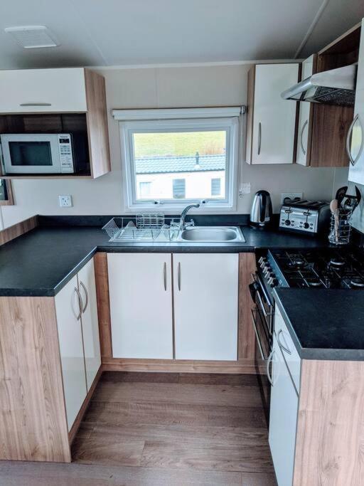 Large 4 Person Couples And Family Caravan In Newquay Bay Resort Luaran gambar