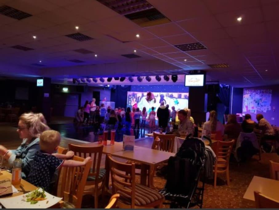 Large 4 Person Couples And Family Caravan In Newquay Bay Resort Luaran gambar
