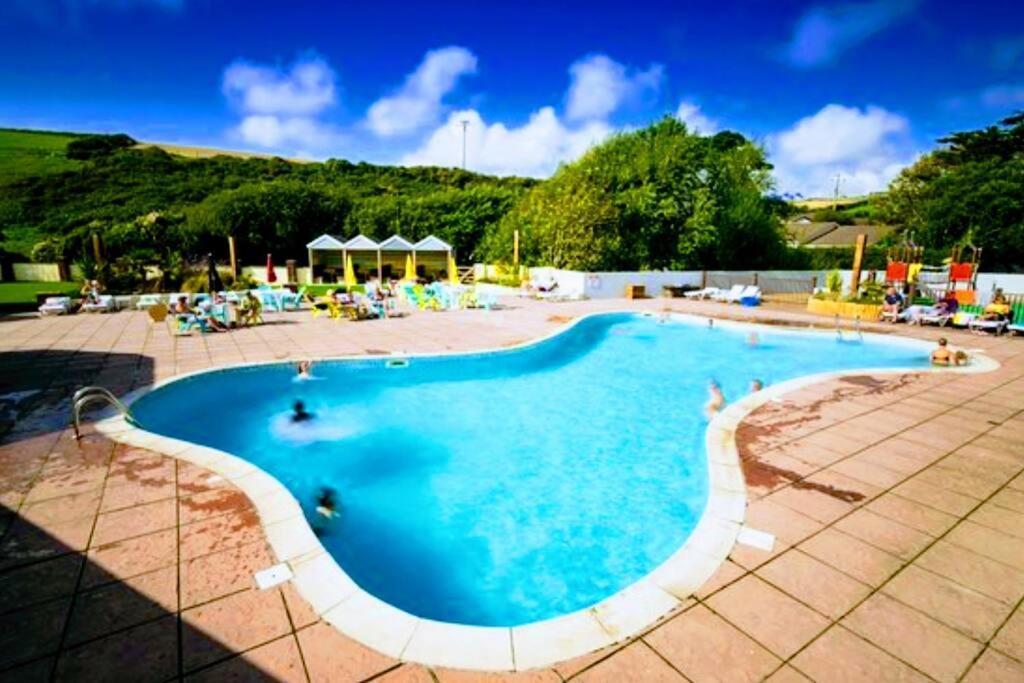 Large 4 Person Couples And Family Caravan In Newquay Bay Resort Luaran gambar